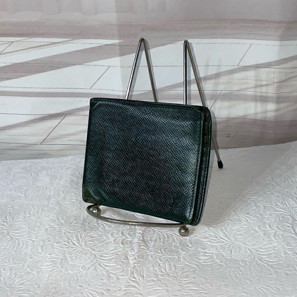 Authentic Men’s Louis Vuitton Green Leather Wallet
